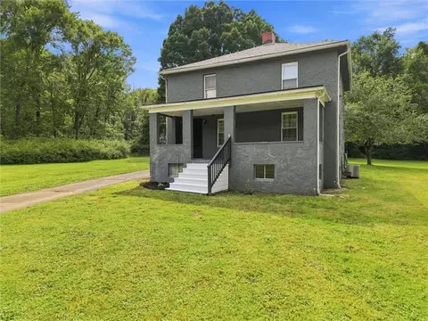 352 Mountain View Rd, New Castle, PA 16101