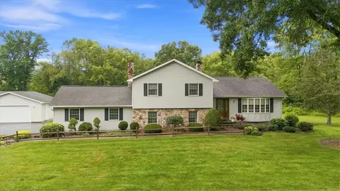 241 Catalina Dr, New Castle, PA 16105