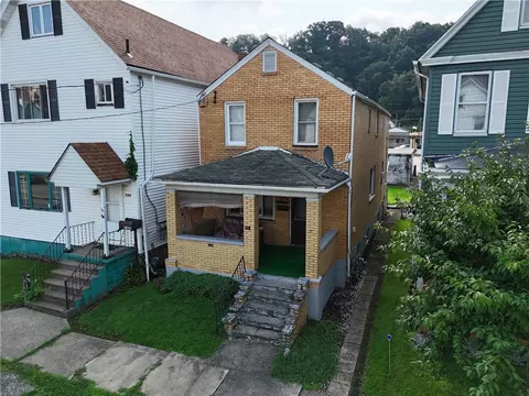 704 5th Ave, Ford City, PA 16226