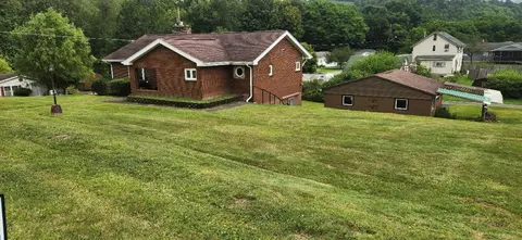 102 Mahony Ave, Ellwood City, PA 16117