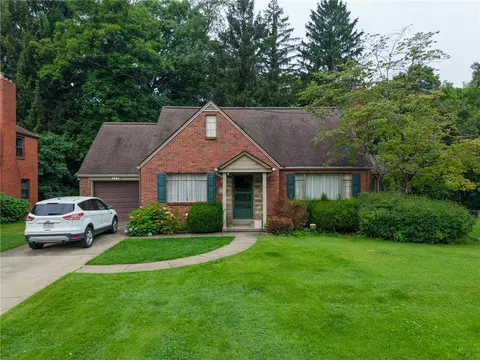 209 Glenview Dr, New Kensington, PA 15068