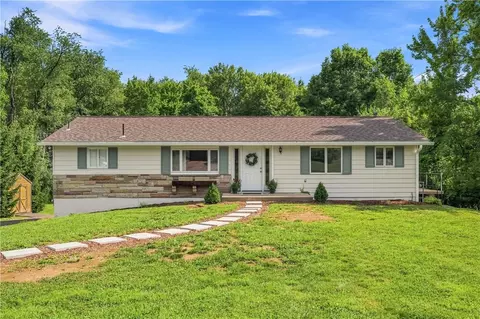 6105 Crestmont Dr, Butler, PA 16002