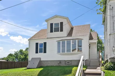 666 Ewing St, Washington, PA 15301