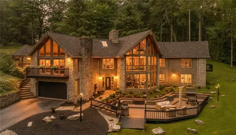 25 Deer Lake Trl, Chalkhill, PA 15421