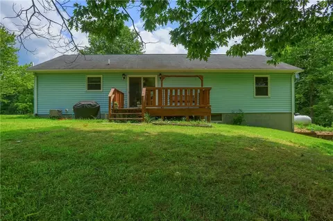 191 Tate Rd, Hookstown, PA 15050