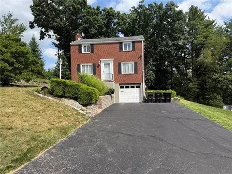 2725 Summit St, Bethel Park, PA 15102