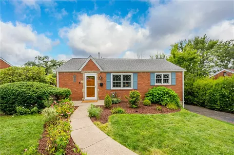 524 Chessbriar Dr, Bethel Park, PA 15102