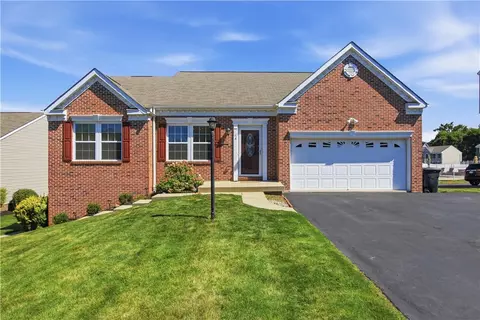 14 Beagle Ct, Clairton, PA 15025