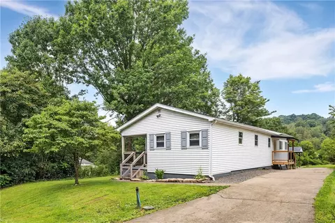 139 Booth Rd, Leechburg, PA 15656