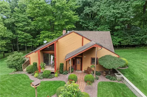 151 Kyle Rd, Valencia, PA 16059