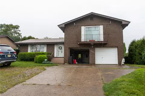 2406 Old Elizabeth Rd, West Mifflin, PA 15122