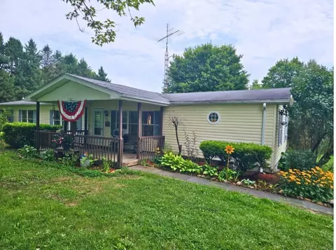 673 Pulaski Mercer Rd, Mercer, PA 16137