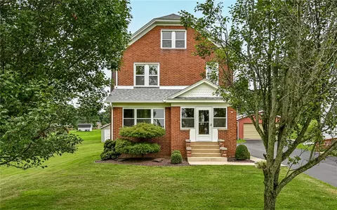26 Overlook Ln, Bessemer, PA 16112