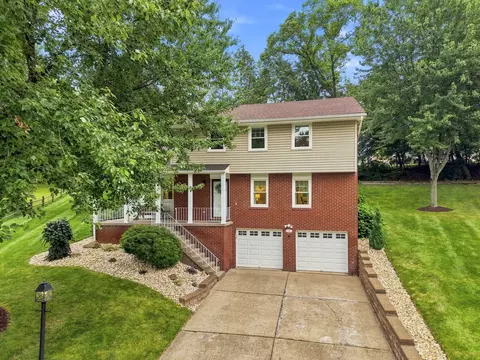 104 Oxbridge, Coraopolis, PA 15108