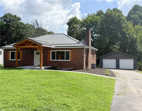 4533 Ridgeview Dr, Greensburg, PA 15601