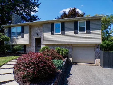 118 Whitney Dr, Cranberry Township, PA 16066