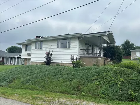 1416 Hawthorne St, Connellsville, PA 15425
