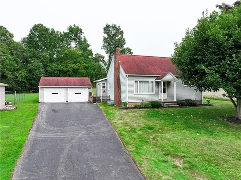 2433 Ridgewood Ct, New Castle, PA 16101