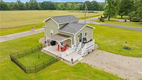 1509 S Darby Rd, Hermitage, PA 16148