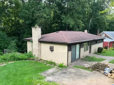 200 Forest Dr, Irwin, PA 15642 photo 3