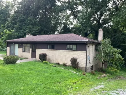 200 Forest Dr, Irwin, PA 15642 photo 4