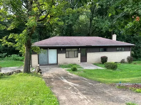 200 Forest Dr, Irwin, PA 15642 photo 2