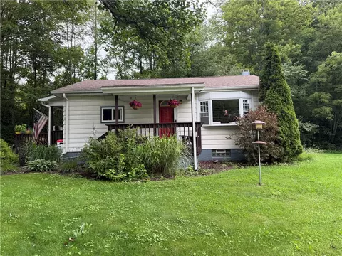 1048 Parkwood Rd, Indiana, PA 15701