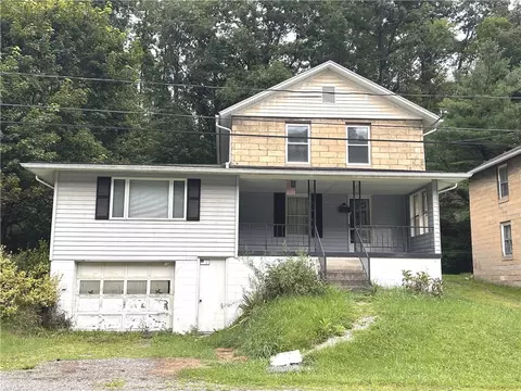174 Douglas St, Commodore, PA 15729