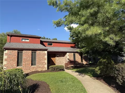 1147 Oakwood Dr, Clairton, PA 15025