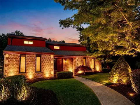 1147 Oakwood Dr, Clairton, PA 15025