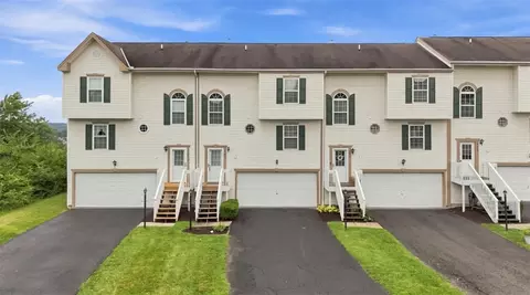121 Scenic Hill Dr, Carnegie, PA 15106