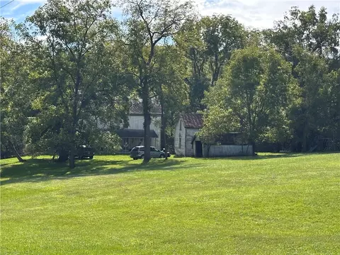 174 Lash Rd, Irwin, PA 15642 photo 2