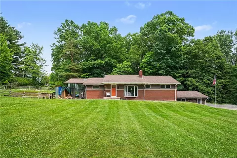 456 E Maitland Ln, New Castle, PA 16105