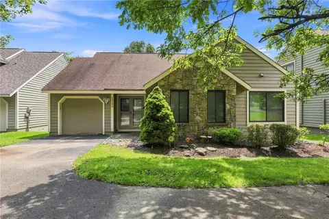 1733 Snowfield Dr, Hidden Valley, PA 15502