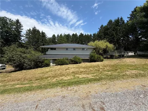 133 Harbison Rd, Valencia, PA 16059