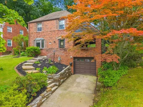 121 Woodland Dr, Pleasant Hills, PA 15236