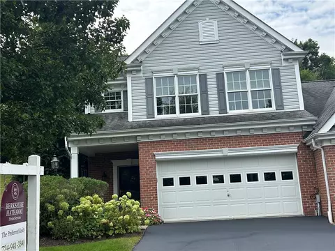 1320 Maplewood Cir, Washington, PA 15301