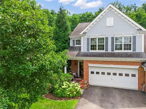 1320 Maplewood Cir, Washington, PA 15301