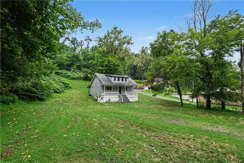 1060 Old Coal Hollow Rd, Verona, PA 15147