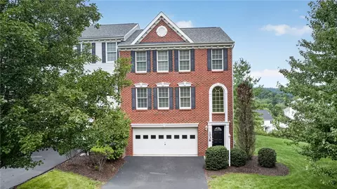 1038 Woodlawn Dr, Canonsburg, PA 15317
