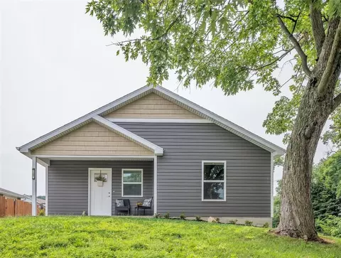 1100 8th Ave, New Brighton, PA 15066