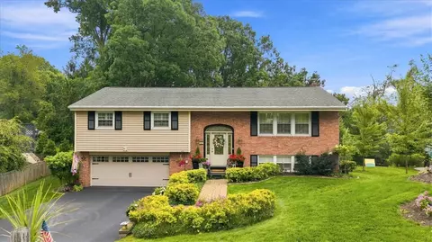 459 Troutwood Dr, Pittsburgh, PA 15237