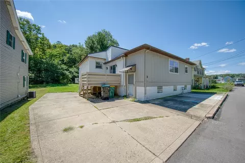 30 S Fayette St, Cuddy, PA 15031