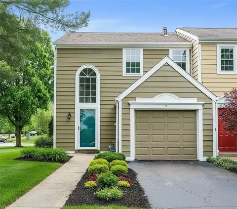 2 Greenwich Ct, Oakmont, PA 15139