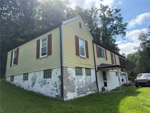1504 Schweitzer Rd, Boston, PA 15135