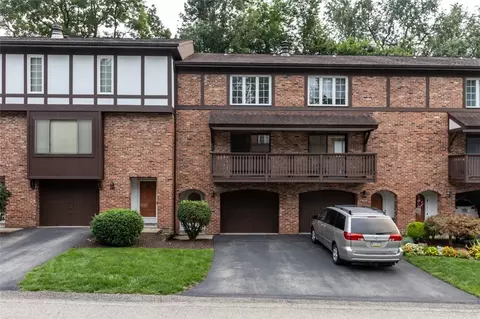 350 Woodbridge Dr, Pittsburgh, PA 15237