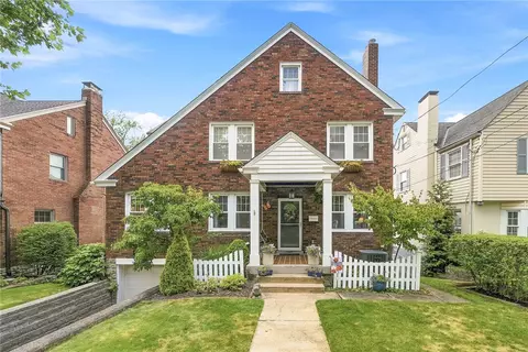 310 Morrison Dr, Pittsburgh, PA 15216