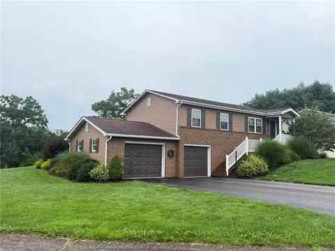 33 Ashland Way, Vandergrift, PA 15690