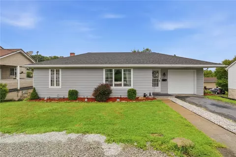 725 Broad St, Mount Pleasant, PA 15666