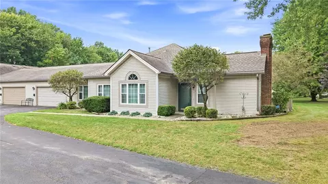 57 Stone Ridge Blvd, Hermitage, PA 16148